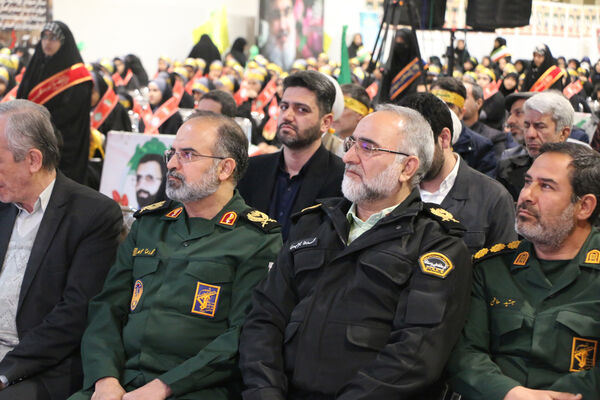 رونمایی کتاب «از مدرسه تا سنگر» در قم