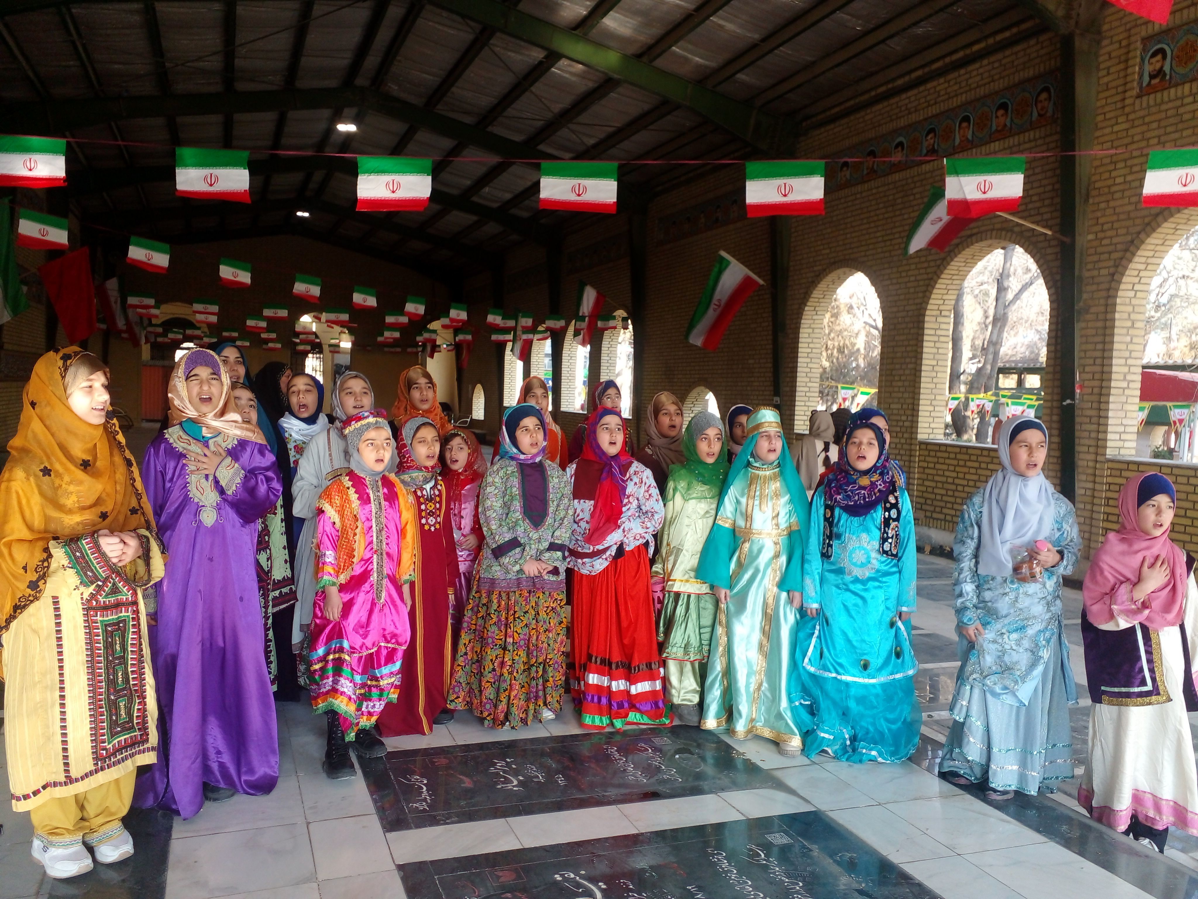گلباران مزار شهدای شهرستان قدس توسط دانش‌آموزان مدرسه هدی یک