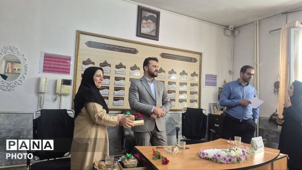 تقدیر از مدیریت دبیرستان دخترانه شهید بصیر با حضور کارشناسان متوسطه اول
