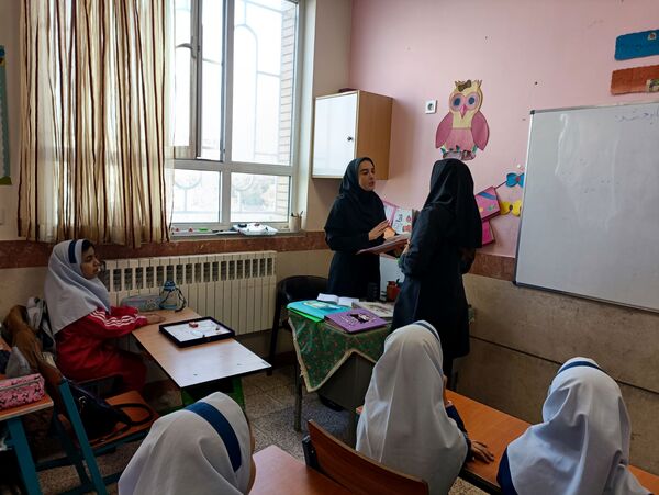 بازدید و ارزیابی مسئولان آموزش پرورش از دبستان زنده  یاد امینی پور