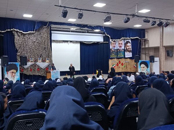 یادواره شهدای فرهنگی و دانش‌آموز شهرستان حاجی آباد