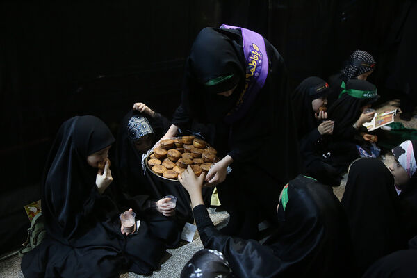 عزاداری کودکان هیات «زیر گنبد طلا» برای دختر سه ساله امام حسین(ع)