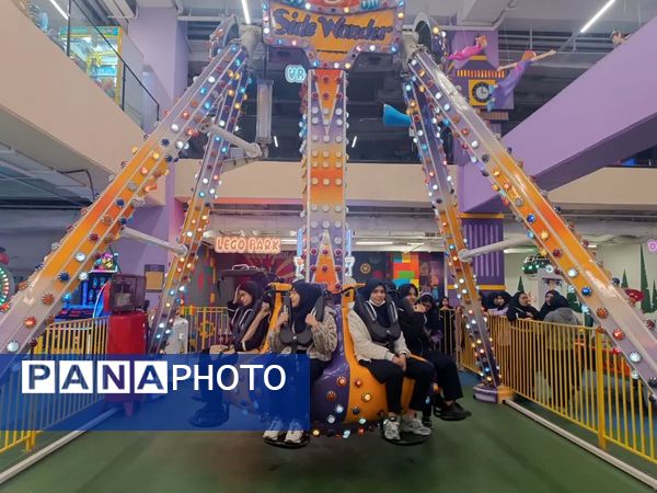 اردوی تفریحی دانش‌آموزان دبیرستان شاهد افشار در شهربازی خلیج فارس