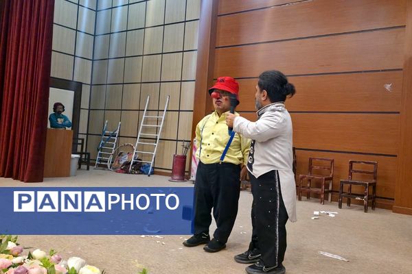 برگزاری سیرک لی‌لی پوت‌ها در اداره آموزش و پرورش رباط‌کریم