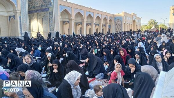 قرائت دعای عرفه در زیارتگاه شهید آیت الله مدرس