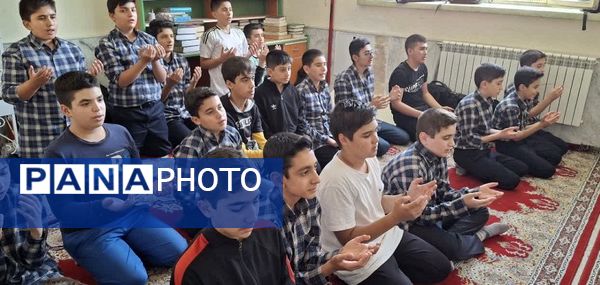 برپایی نماز جماعت ظهر و عصر در آموزشگاه شهید رجایی یک بجنورد