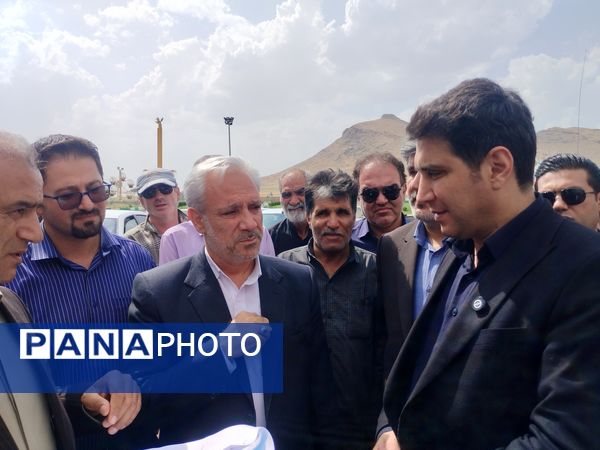 دیدار استاندار کردستان با خانواده شهدای حملات تروریستی رژیم صهیونیستی و بازدید از طرح‌های توسعه‌ای قروه