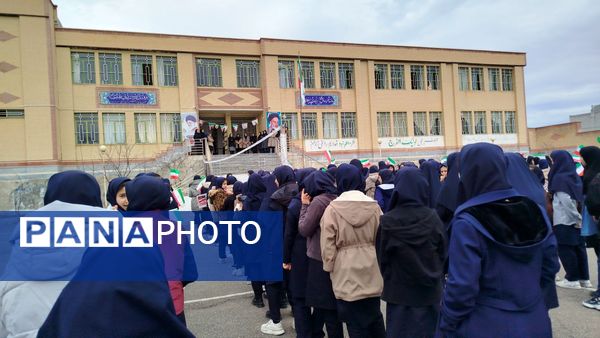 طنین چهل و هفتمین زنگ انقلاب در مدارس شهرستان هوراند