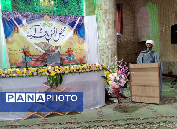  محفل انس با قرآن کریم در شهرستان خاتم 