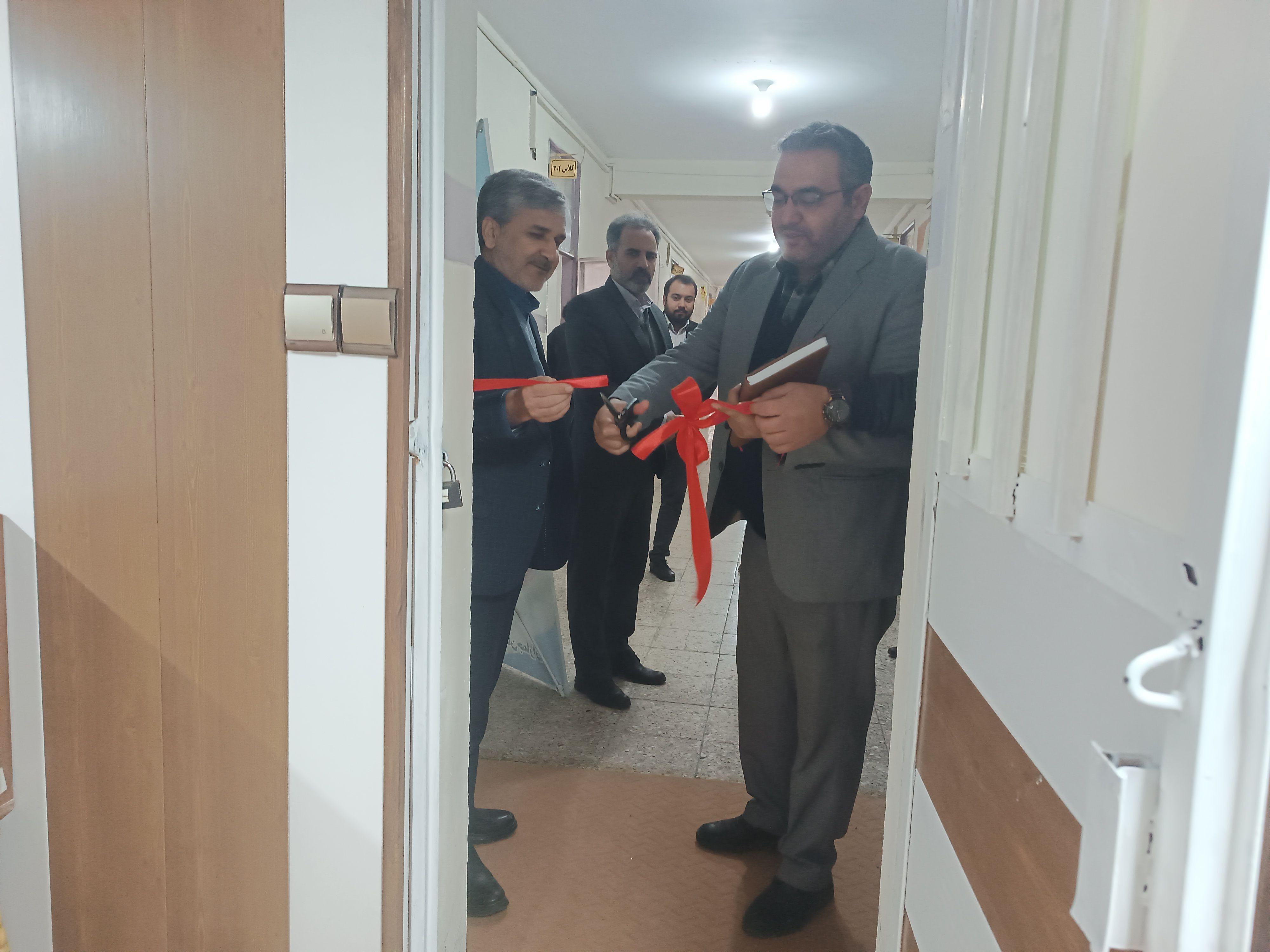 افتتاح کتابخانه دبیرستان جماران ناحیه پنج 