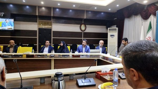 نشست هم‌اندیشی اساتید قرآنی با مسئولان وزارت آموزش و پرورش در تبریز