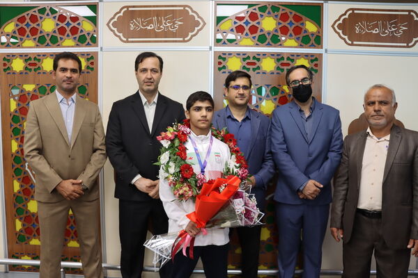 مراسم استقبال از دانش‌آموزان مدال‌آور و افتخارآفرینان المپیک دانش‌آموزی صربستان در فرودگاه بین المللی بوشهر 