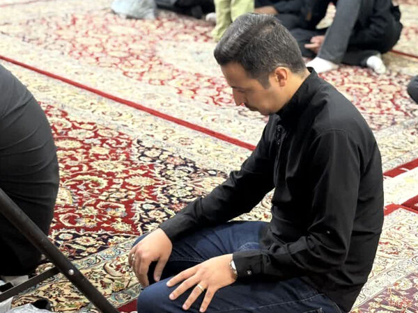 جوانان کاشمری پرچم عزای حسینی را برافراشتند