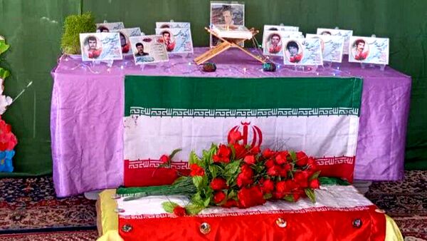 حضور پرشور دانش آموزان و اقشار مردم در جشن 22بهمن روستای سرتشنیز 