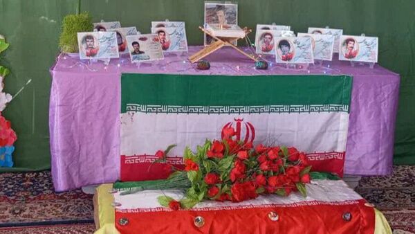 حضور پرشور دانش آموزان و اقشار مردم در جشن 22بهمن روستای سرتشنیز 
