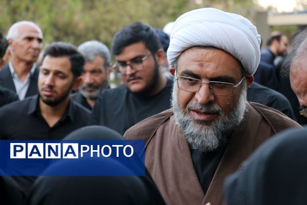 ادای احترام وزیر آموزش و پرورش و فرماندهان سپاه بر مزار سردار شهید کاظمی در بهشت رضا(ع)