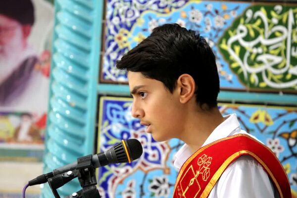 حضور دانش‌آموزان دبیرستان شاهد شهید زیوری پایدار در نماز جمعه اسدآباد 