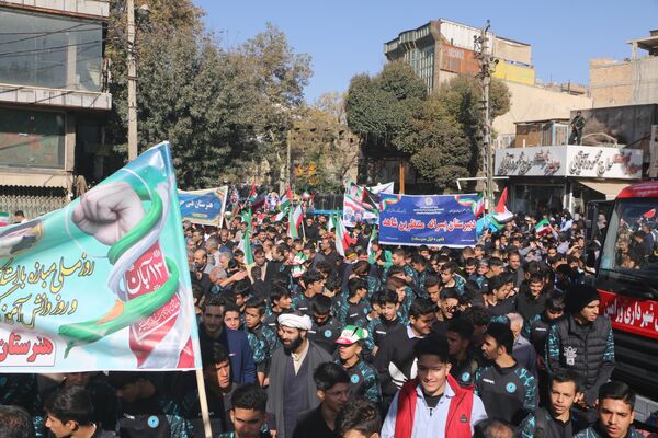 فریاد استکبار ستیزی از ورامین طنین انداز شد