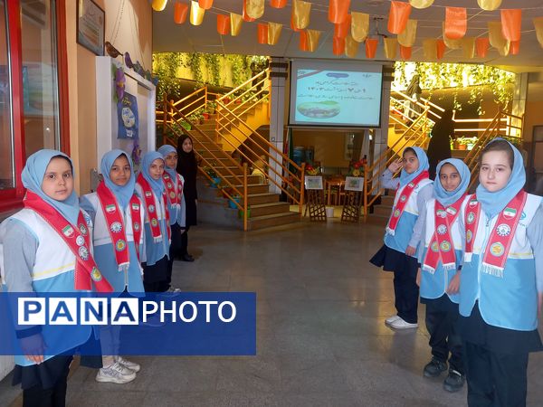  مراسم هفته سلامت در دبستان آرمینه مصلی نژاد ناحیه ۶ مشهد