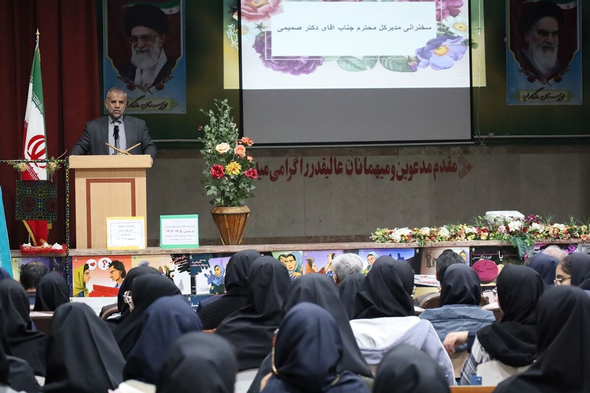 خط ۱۵۷۰ به عنوان پشتیبان دائمی در کنار دانش آموزان است