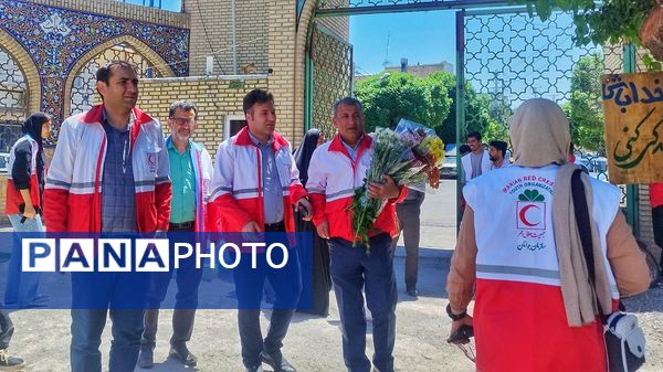 غبارروبی گلزار شهدا به‌مناسبت هفته هلال احمر در اشتهارد