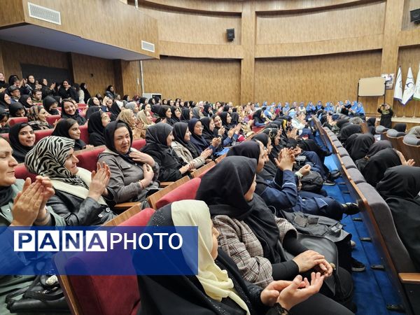 برگزاری مراسم تقدیر از دانش آموزان رتبه برتر آموزشگاه امیر کبیر ملارد