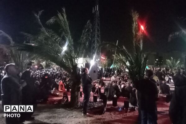 عزاداری شب عاشورا باحضورگسترده عاشقان حسینی