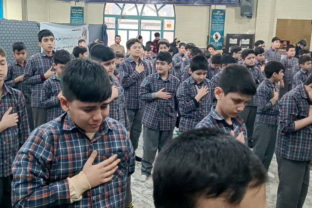 عطر لاله های روشن در مسجد جامع پیشوا پیچید؛ 