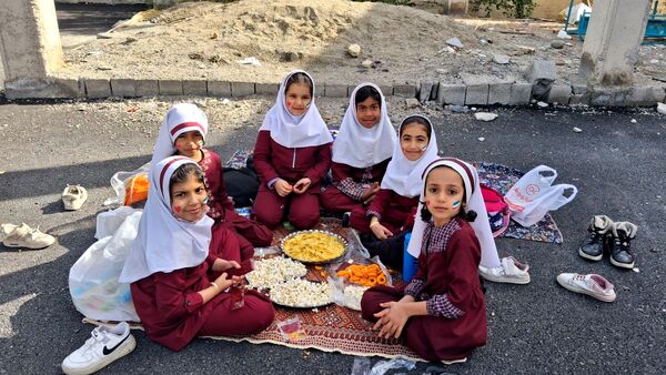 «آش انقلاب» در دبستان استقلال حاجی‌آباد