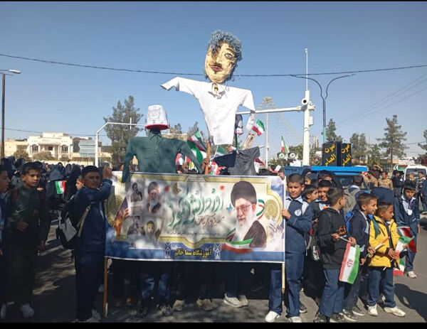 راهپیمایی باشکوه ۱۳ آبان در خاتم؛ روز ملی مبارزه با استکبار 