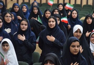 حماسه‌آفرینی دانش آموزان ناحیه یک کرج با اجرای سرود همگانی 