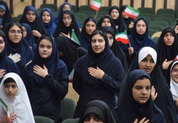 حماسه‌آفرینی دانش آموزان ناحیه یک کرج با اجرای سرود همگانی 