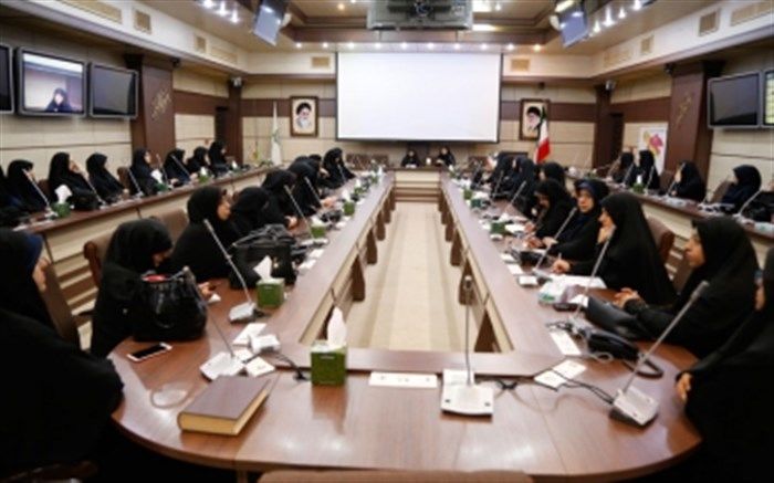 نهاد خانواده کانون مهم و اثر گذار در روابط اجتماعی است