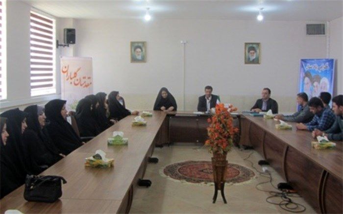 هدف  از تقدیر معلمان نمونه ، ارج نهادن به مقام شامخ آنهاست