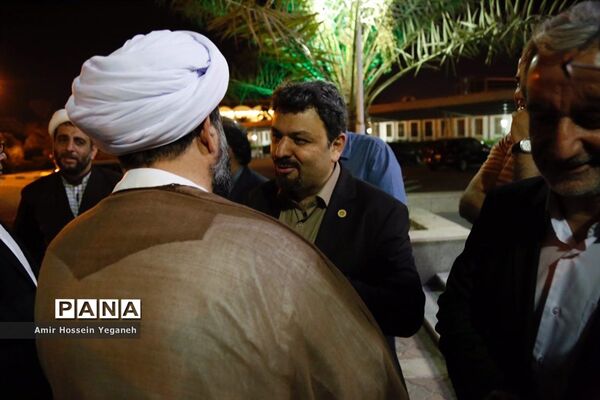 بازدید مدیرعامل سازمان منطقه آزاد کیش و هیئت همراه از دبیرستان پسرانه هوشمند شریف