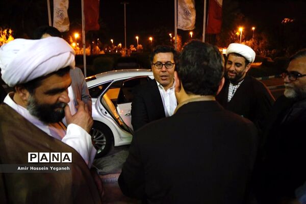 بازدید مدیرعامل سازمان منطقه آزاد کیش و هیئت همراه از دبیرستان پسرانه هوشمند شریف