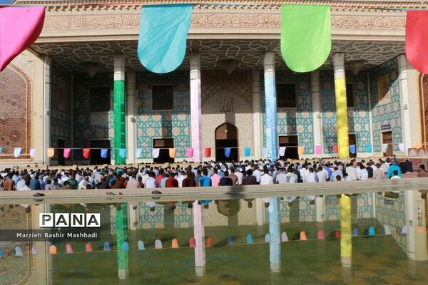 نماز عید فطر در شاهچراغ
