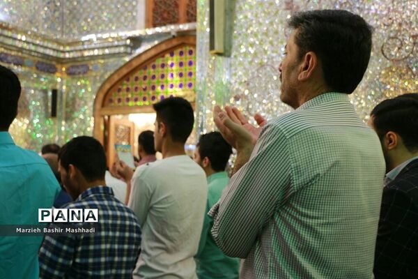 نماز عید فطر در شاهچراغ