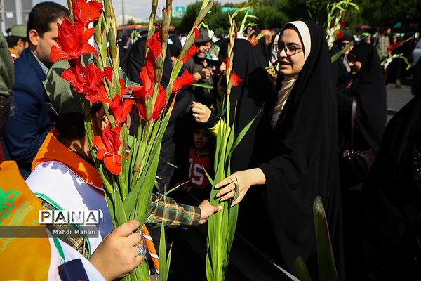 حضور پر شور و فعال دانش آموران پیشتاز در مراسم نماز عید فطر