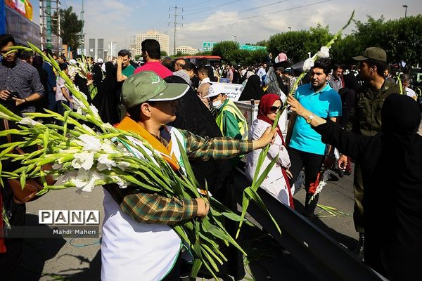 حضور پر شور و فعال دانش آموران پیشتاز در مراسم نماز عید فطر