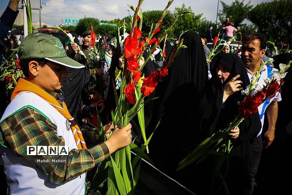 حضور پر شور و فعال دانش آموران پیشتاز در مراسم نماز عید فطر