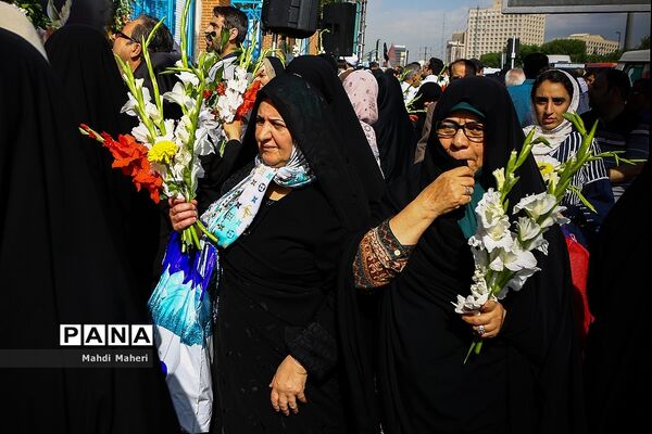 حضور پر شور و فعال دانش آموران پیشتاز در مراسم نماز عید فطر