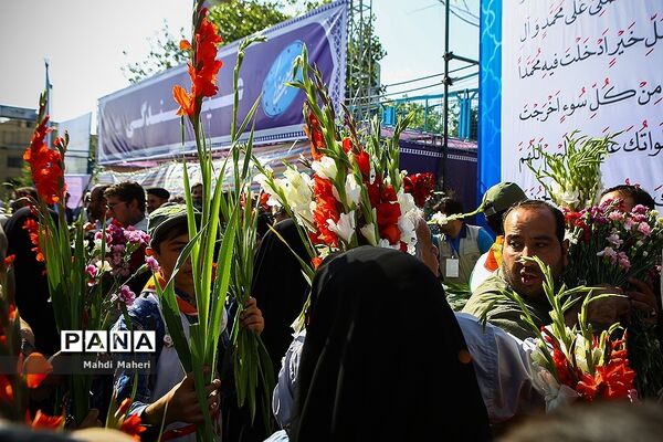 حضور پر شور و فعال دانش آموران پیشتاز در مراسم نماز عید فطر