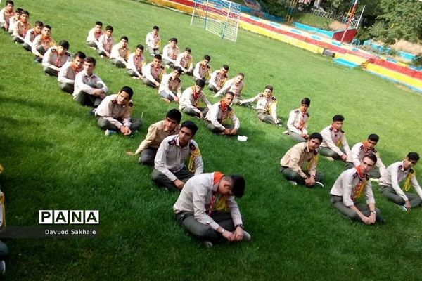 حضور پیشتازان شهرستانهای تهران در مصلی امام خمینی(ره) و استقبال از نمازگزاران