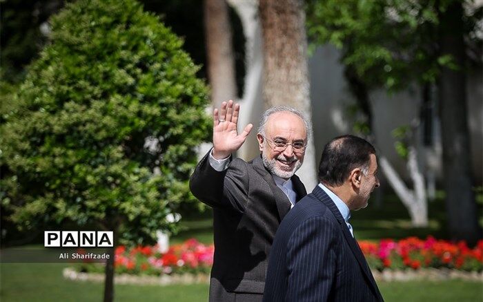 نشست فوق العاده رئیس سازمان انرژی اتمی بعد از دستور  رهبری
