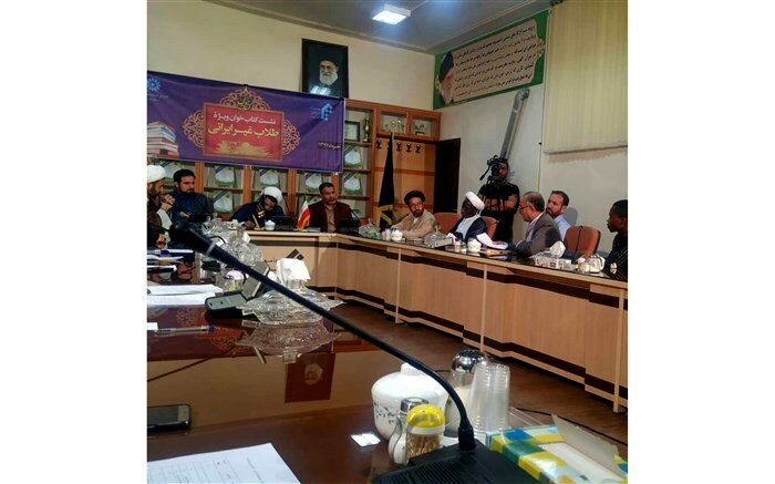 نشست کتاب خوان ویژه طلاب غیر ایرانی در قم برگزار شد