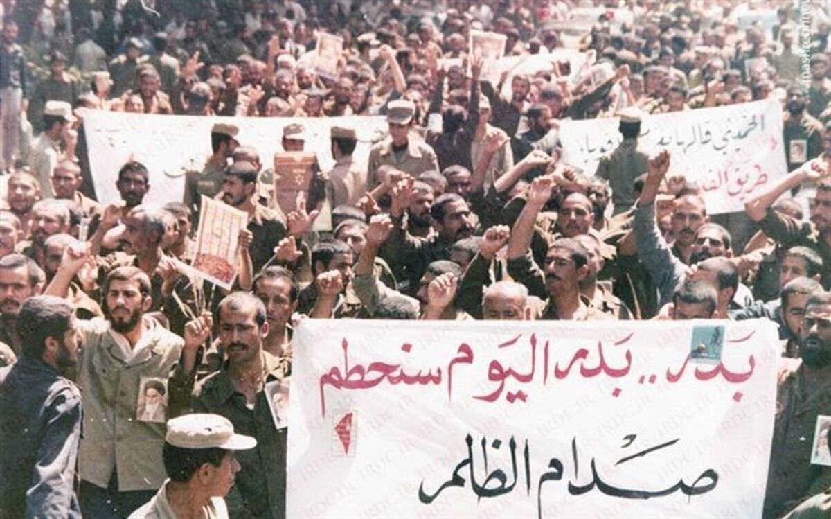 تصویر/ حضور اُسرای عراقی در راهپیمایی روز قدس در دهه ۶۰