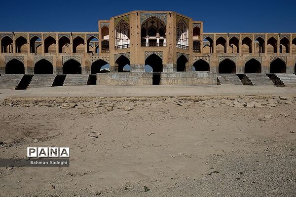 زاینده رود تشنه است