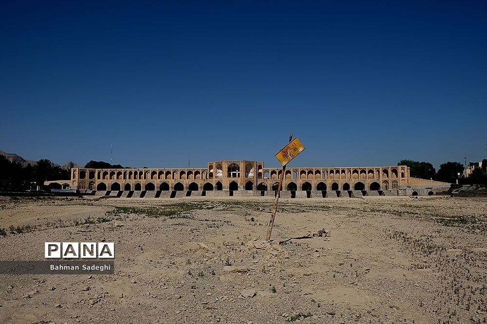 زاینده رود تشنه است