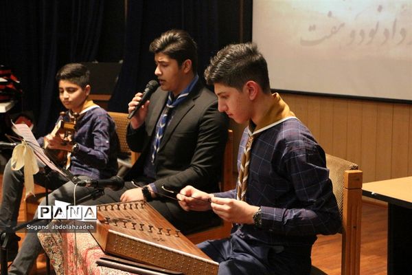 جشن پایان سال‌ تحصیلی دبیرستان پیشتازان نوین شمال